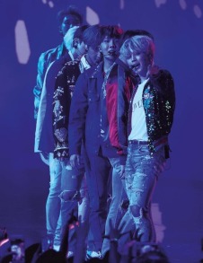 BTS. Королі K-POP. Фото 5